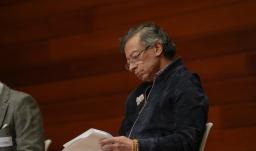 Petro llama a debatir decisiones del Banco de la República.