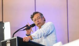 Presidente Petro se declara escéptico de las cumbres climáticas