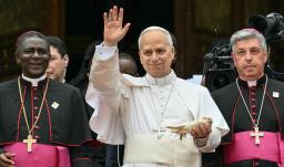 Un "puñado de tiranos" está devastando el mundo: Papa León XIV