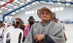Tres millones de adultos mayores ya reciben bono pensional, pero Petro pide a la Corte que apruebe la reforma para garantizarles una pensión