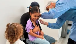 Corte Constitucional determina que la vacunación de los niños prevalece sobre la decisión de los padres