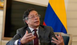 Emergencia desplazó renta de bancos hacia los pobres: Petro