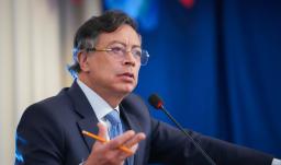 "No queremos cambiar la constitución, queremos agregarle dos capítulos": presidente Petro