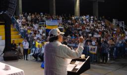 Tenemos que levantar la bandera de la vida y la paz: Petro en Cauca