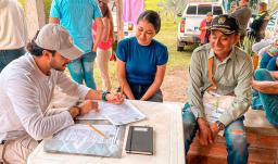 350.000 familias colombianas reciben título de propiedad bajo el gobierno del presidente Petro
