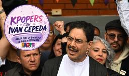 Iván Cepeda con los kpopers. / Foto: AFP.