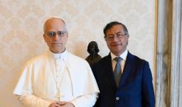 Petro con el papa León XIV. / Foto: AFP.