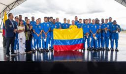 Gustavo Petro entrega camiseta selección Colombia mundial 2026