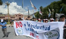 Derechos de trabajadores vulnerados. / Foto: AFP.
