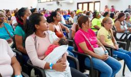 Mujeres con trabajo remunerado. / Foto: DPS.