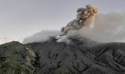 El volcán Puracé no da tregua: 472 sismos y caída de ceniza mantienen la alerta Naranja