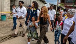 Shakira llegó a Quibdó para apoyar la reconstrucción de infraestructura educativa en Chocó. Equipo de Shakira