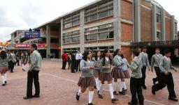 Ni en clase ni en el recreo: Bogotá alista restricciones al celular y dispositivos tecnológicos en colegios públicos