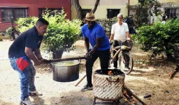 Ollas comunitarias: el fuego que no se apaga después del terremoto