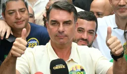 Flávio Bolsonaro aventaja a Lula y ambos disputarán la segunda vuelta en Brasil