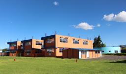 Gimnasio Campestre Los Laureles Bilingüe en Cajicá, Cundinamarca, cuyo cierre fue ratificado por la Secretaría de Educación.