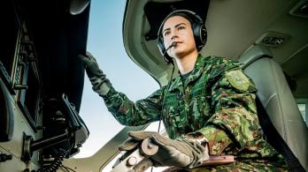 Mujer integrante de la Fuerza Aérea 