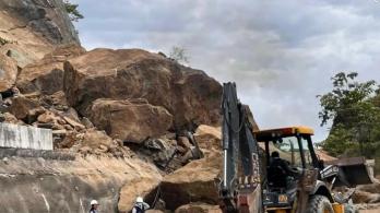 Cierre total en la vía Guaduas-Puerto Salgar por deslizamiento de rocas rutas alternas y recomendaciones