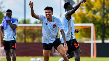 Luis Díaz entrena en EE.UU. Ilustra nota sobre debut de Colombia en Copa América.
