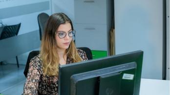 Joven aplicar a puesto de trabajo