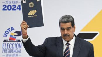  la cancillería consideró que la posición de esos gobiernos "atenta contra la soberanía nacional" y pidió que se retiren también los diplomáticos de esos países acreditados en Caracas