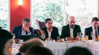 Ministro de Interior junto a gremios para discutir consenso del acuerdo.