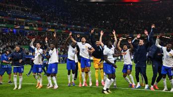 España y su formidable armada ofensiva desafían a la subcampeona mundial Francia, que todavía no consigue encontrar la fluidez en ataque, en el primer jugo de semifinal de la Eurocopa-2024 de fútbol, que se disputa este martes en Múnich a las 7:00 p.m. (2:00 p.m., hora de Colombia).  El contraste a lo largo de este torneo es evidente entre un equipo y otro. España ha destacado por su contundencia ofensiva, con 11 tantos en 5 partidos, mientras que Francia ha llegado a la penúltima ronda más bien por su soli