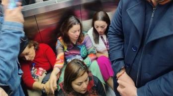 MinTrabajo informa que sindicatos minoritarios bloquean el ingreso a la entidad y retienen a directivos en un ascensor 