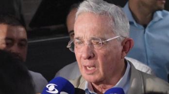 Álvaro Uribe solicita anulación de acusación, retrasando audiencia clave de su juicio