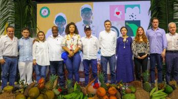 Gobierno y Grupo Éxito se unen en la Alianza por la Sustitución de Cultivos. / Foto: InfoPresidencia.