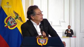 El mandatario describió el ataque como un acto que “cierra un proceso de paz con sangre”, evocando la trágica memoria del atentado en la Escuela General Francisco de Paula Santander en enero de 2019, que causó la muerte de 22 personas y llevó al presidente de entonces, Iván Duque, a cancelar las conversaciones de paz con la guerrilla.  El atentado de hoy ha sido un golpe devastador para las fuerzas de seguridad y un recordatorio sombrío de las dificultades persistentes en el camino hacia la paz en Colombia.