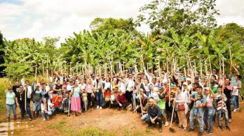 Entrega de tierras a miles de campesinos