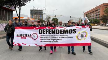 Trabajadores y aprendices del SENA bloquean la Calle 13