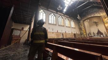 Incendio en capilla de la Universidad Católica. / Foto: X Bomberos Oficial Bogotá.