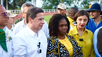 Vicepresidenta Francia Márquez, junto a ministro del Interior, Juan Fernando Cristo y otros presentes en el cierre del pacto.
