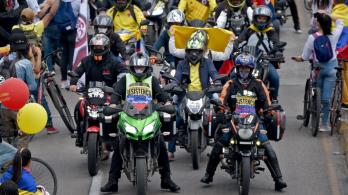 Nueva ley que prohíbe inmovilizar motos por infracciones menores. / Foto: AFP.