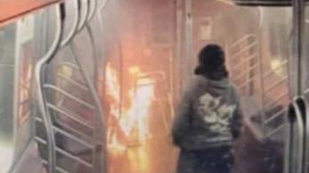 Mujer incendiada en el metro de Nueva York