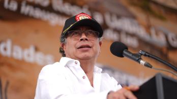 Presidente Petro pide reformar la administración del Fondo Nacional del Café ante una deuda millonaria
