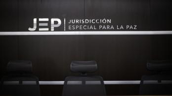 La JEP imputa crímenes de guerra y lesa humanidad a 12 exintegrantes de las Farc-EP en el Caso 05