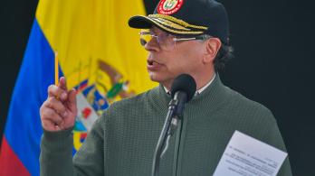 El presidente dio inicio a la entrega de armas por parte de los Comandos del Sur. / Foto: Presidencia de la República.