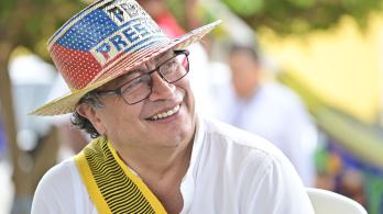 Presidente Gustavo Petro celebra sus 65 años en medio de importantes desafíos políticos