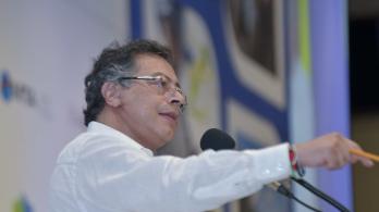 Ante cientos de alcaldes del país, resaltó que los recursos de la nación se han incrementado y destinado directamente a las regiones y municipios especialmente a lps que más necesitan. / Foto: Presidencia de la Repúblc