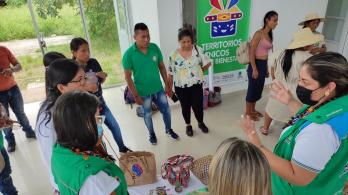 Madres comunitarias realizando su lábor en los territorios