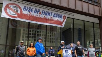 Juez ordena a Donald Trump admitir a 12.000 refugiados en los Estados Unidos