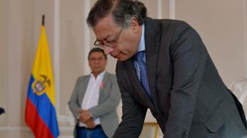 Petro firma decreto para Madres Comunitarias. / Foto: Presidencia.