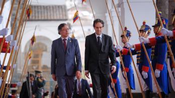 "¿Por ser el primer presidente de izquierda, debo estar bajo su vigilancia de extrema derecha asustadora?": Presidente Petro