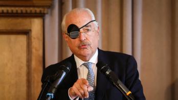 El ex presidente de Colombia Andrés Pastrana habla durante el Foro del Instituto Interamericano para la Democracia «Defensa de la Democracia en las Américas» en Miami, Florida.