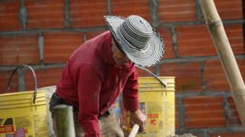 Economía colombiana muestra signos positivos pese a desafíos fiscales