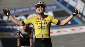 Wout van Aert ganó la última etapa y Tadej Pogacar se coronó campeón del Tour