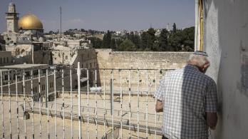 Grafiti contra la guerra en Gaza en el Muro de los Lamentos de JerusalénGrafiti contra la guerra en Gaza en el Muro de los Lamentos de JerusalénGrafiti contra la guerra en Gaza en el Muro de los Lamentos de Jerusalén